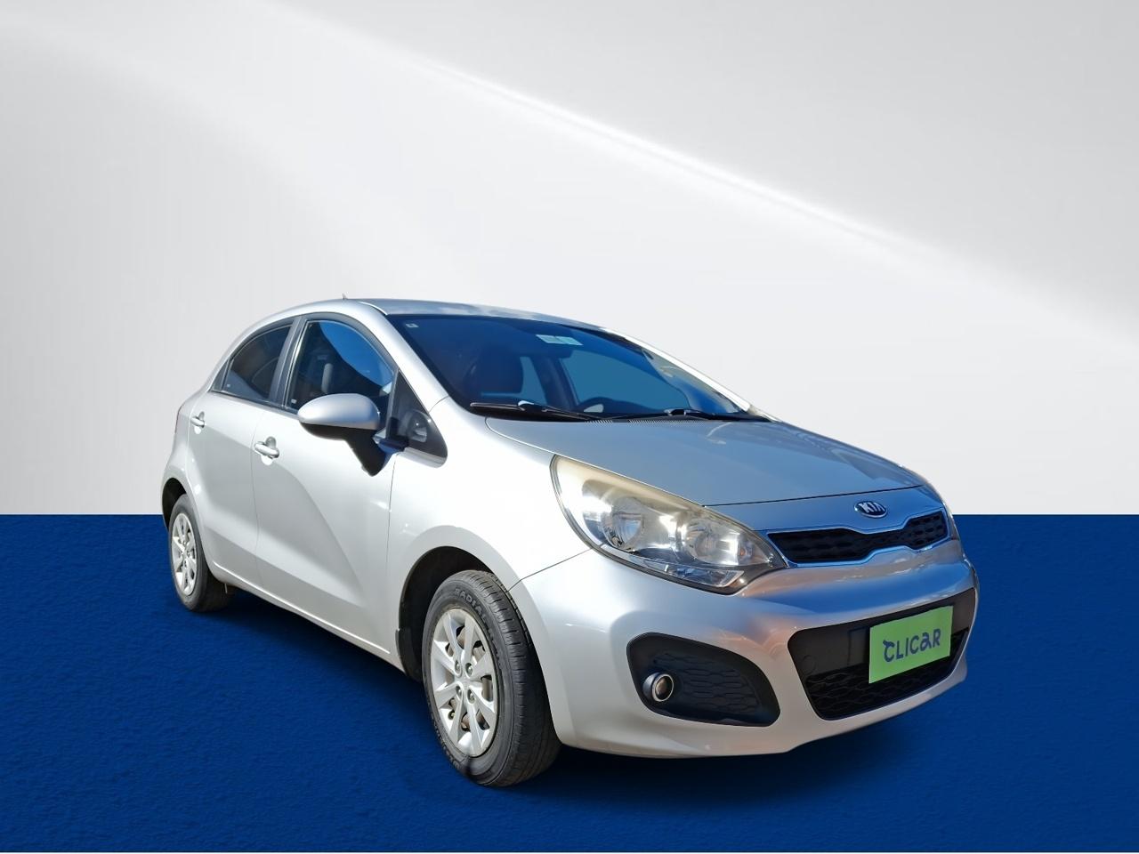 Automovil Kia Rio 5