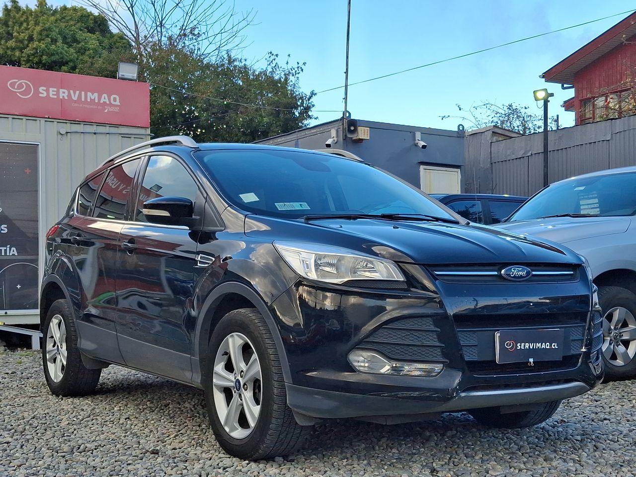 Station Wagon Ford Escape